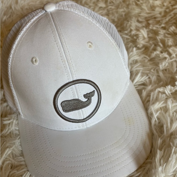 Vineyard Vines performance embroidered logo whale dot adjustable trucker cap - Picture 3 of 5